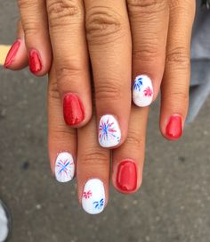 4th Of July Nail Ideas For Short Nails, Short Fourth Of July Nails, Short 4th Of July Nails, Diy Fourth Of July Nails, 4th Of July Dip Nails, Fourth Of July Nails Easy, Red White And Blue Nails, White And Blue Nails, Firework Nail Art