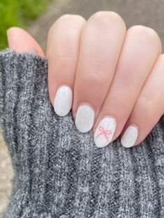 #gelnails #bows #nailart Bow Nails Simple, Bow Nails Square, Bow Gel Nails, Sorority Rush Nails, Bow Manicure, Bow Nail Ideas, Holiday Nails With Bows, Christmas Nails With Bows, Short Nail Inspiration Simple