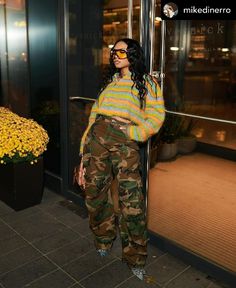 Don't be afraid to mix prints and make your outfit pop! @mercylife_style Camo Pants With Heels, Drip Outfits Women, Mixing Prints Fashion, Women Street Fashion, Camo Pants Outfit, Bright Sweater, Combat Pants, Camo Outfits