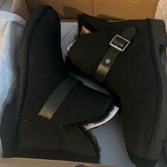 Black Size 9.5 Brand New. Luxury Ankle-high Moto Boots With Rubber Sole, Ugg Black, Womens Uggs, Ugg Shoes, Bootie Boots, Ankle Boots, Buckle, Women Shoes, Brand New