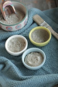 3 homemade clay mask recipes for moisturizing skin, clearing acne, and reducing pores! Homemade Clay Mask, Clay Mask Recipe, Tea Tree Mask, Skin Recipes, Clay Recipes, Yogurt Mask, Homemade Toothpaste, Mask Recipes, Natural Skincare Recipes