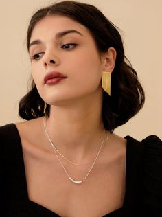 Giorgia Waterfall Gold Tassel Fringe Earrings – Oblession Cocktail Look, Perfect Cocktails, Couple Jewelry, Statement Drop Earrings, Demi Fine Jewelry, Tassel Fringe, Fringe Earrings, Simple Necklace, Tassel Earrings