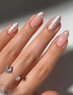 24 Best January Nails To Recreate - Inspired Beauty Beachy Nail Designs, Beachy Nails, Halloween Nails Easy, Glazed Donut, Nail Trend, Modern Ideas, Nail Polish Trends, Pearl Nails, Stylish Party