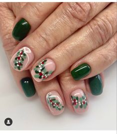 Celebration Nails, Designing Nails, December Nail Ideas, Nail Art Noel, Holiday Nail Designs, Christmas Gel Nails, Bullet Jewelry, Christmas Nail Art Designs, Classic Nails