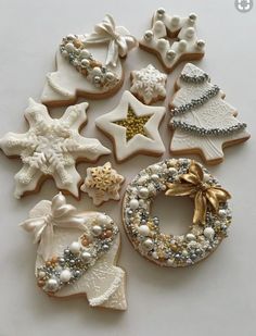 an image of christmas cookies on the app store's website page, which is showing how to make them look like they are decorated