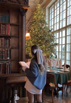 10 Book Recommendations [January 2021] A Book, A Table, A Woman, Christmas Tree, Reading, Christmas, Instagram