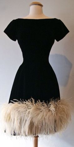 Robes Glamour, Vintage Dresses 1960s, Look Retro, 1960's Dress, Eye Opening, Party Gown, Androgynous Fashion, 1960s Fashion, Party Gowns