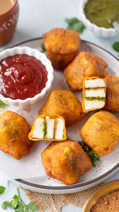 steps on how to make paneer pakora Cheese Pakoda Recipe, Paneer Pakora Indian, Easy Pakora Recipe, Paneer Pakoda Recipe, Indian Cooking Recipes Snacks, Indian Food Recipes Vegetarian Snacks, Pakora Recipe Indian