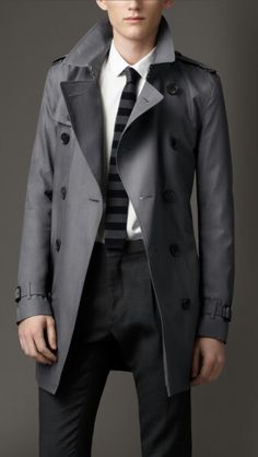 Gray Trench Coat Burberry Menswear, Christopher Korey, Mens Winter Fashion Outfits, Men's Business Outfits, Blazer Outfits Men, Overcoat Men, Casual Leather Jacket, Mens Raincoat, Trench Coat Outfit