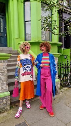 Dopamine Dressing inspo colourful secondhand fashion oversized Nascar tee colourful London streetwear style with Pink Nike dunk low and orange satin midi skirt sister bestie outfit 📸 by @novasistas Streetwear Fashion Inspiration, Dopamine Dressing Outfit, London Outfit Summer, London Streetwear, Bright Colors Fashion, 1980s Fashion Trends, Colourful Fashion, Satin Skirt Outfit