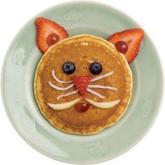 a pancake with a face made to look like a cat