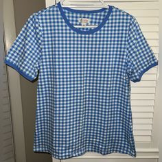 New Without Tags Denim & Co. Blue And White Gingham Print Knit Top, Size Small. Super Soft And Stretchy Cotton/Spandex Blend. Classic Short Sleeves And A Flattering Scoop Neck. Nice To Layer With Or Wear Alone, And Easy To Dress Up Or Down. Coming From My Smoke And Pet Free Home. The Bust Measures 19 Inches Across And The Waist Measures 21 Inches Across. The Length Measures 25 Inches. Blue Cotton Top For Picnic, Short Sleeve Knit Top, Blue And White Gingham, Gingham Print, Denim Women, Cotton Spandex, Printed Shorts, Gingham, Knit Top