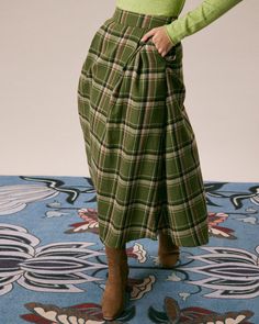 Green Plaid Skirt, Skirt Boots, Plaid Midi Skirt, Skirts With Boots, 1990s Fashion, Plaid Skirt, Green Skirt, Plaid Skirts, Green Plaid