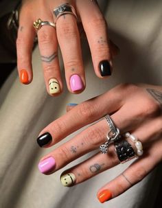 Manicure Trends 2024, Mismatched Nails Color Schemes, Vibey Nails, Nails For College, Nails Design Fall, Fall Nails Design, Nail Fall, Fall Nail Inspo