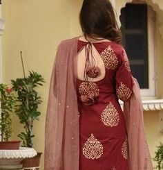 Sleeves Design For Silk Kurtis, Dress Materials Designs Latest Stitching, Simple Dresses Indian Kurti, Red Kurta Designs Women, Stylish Back Designs For Kurtis, Punjabi Suit Back Neck Designs, Churidhar Neck Designs Simple, Sleeves Ideas For Kurti, New Stylish Kurtis Design Latest