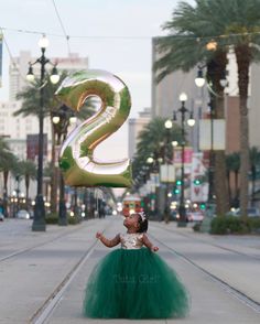 "Stylish, simple and elegant, this hunter green colored tutu birthday dress is like no other! It features a lined satin sleeveless bodice with a big, fluffy EMERALD GREEN tulle skirt. The back of the dress bodice is stretchy for a custom, yet versatile, comfort fit. We can change these colors! Choose your sequin color! We offer the following sequin colors: champagne, gold, light gold, blush gold (rose gold), blush pink, silver, white, fuchsia and black. WANT A SEWN IN SLIP TO LINE THE TUTU? http Emerald Green Flower Girl Dress, Baby Girl 1st Birthday Dress, Green First Birthday, Tulle Birthday Dress, Toddler Tutu Dress, Green Tulle Skirt, Baby In Wedding Dress, Green Flower Girl Dresses, 2nd Birthday Photos