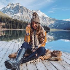 fall outfit ideas. winter outfit ideas. Wander Outfits, Alaska Outfits, Affordable Winter Outfits, Trekking Outfit Women, Trekking Outfit, Outfit Ideas Winter, Yoho National Park, Chic Winter Outfits, Winter Outfit Ideas