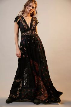 FREEPEOPLE Hibiscus Heaven Maxi Dress - We Select Dresses Free People Aesthetic, Free People Maxi, Free People Maxi Dress, Floral Patchwork, Wedding Attire Guest, Estilo Boho, Printed Maxi, Wedding Attire, Free People Dresses