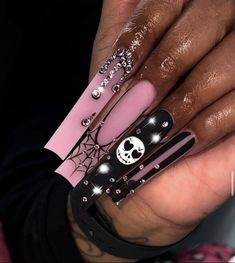 Spooky Halloween Nails Acrylic Long, Halloween Nail Sets Long, Halloween Glam Nails, Bling Halloween Nails, Spooky Birthday Nail Set, Black Pink Halloween, Blinged Out Halloween Nails, Halloween Long Nails, Xxxl Halloween Nails