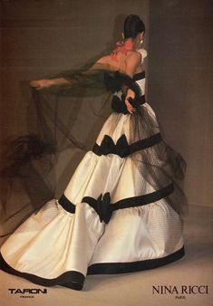 Mui Mui Runway, 90s Runway Fashion, Runway Fashion Couture, Runway Outfits, Paris Mode, Looks Party, Glam Dresses, Mode Inspo, Mode Vintage