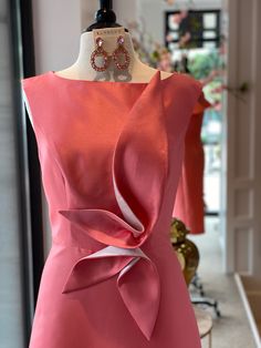 Dress Draping, Draping Fashion, Fashion Tops Blouse, Glamour Dress, Elegant Dresses For Women, Fashion Sewing Pattern, Fashion Design Clothes, Dress Sewing Patterns, Dress Elegant