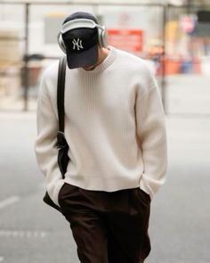 Apple Headphones, Sweater Outfits Men, Mens Smart Casual Outfits, Music Beats, Classy Outfits Men, Fall Outfits Men, Men Stylish Dress, Mens Casual Dress Outfits, Guys Clothing Styles