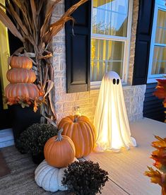 an image of halloween decorations on the front porch with text that reads diy lit ghost's