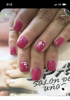 Gel Nail Designs Neutral Colors, Flower Manicure Designs, Gel Nail Flower Designs, Small Flower Nail Art, Spring Shellac Nails, Gel Nails Flowers, Cruise Nails Designs, Simple Floral Nails, Cute Short Spring Nails