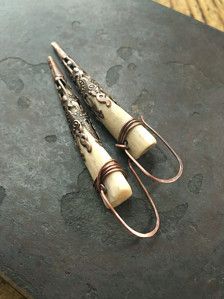 Two naturally-shed deer antler tips have been capped with copper filigree end caps and wire-wrapped with oxidized copper wire. Light weight and easy to wear 3 drop Handmade in NY- * NYS residents.. Please contact me before purchasing so I can add the correct sales tax to your purchase. If you dont, I will send you an invoice for sales tax separately afterwards. Thanks for understanding :) Deer Antler Crafts, Deer Antler Jewelry, Antler Earrings, Antler Crafts, Antler Jewelry, Antler Art, Antler Necklace, Leaf Engagement Ring, Syracuse Ny