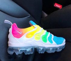 Pretty Trainers, Nike Rosa, Shoes List, Nike Shoes Women Fashion, Fly Shoes, Rainbow Shoes, Nike Tn, Jordan Shoes Girls