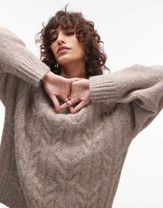 Jerséis y cárdigan de Topshop Así es Topshop Cuello redondo Sisas caídas Ribete de canalé Corte extragrande Cable Jumper, Stitch Sweater, Pull Oversize, Formal Dress Shops, Cable Stitch, Spring Floral Dress, Cable Sweater, Long Black Dress, Satin Slip Dress