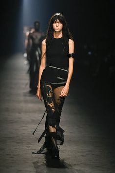 Ann Demeulemeester RTW Spring 2024 [PHOTOS] – WWD Anne Demeulemeester, Paris Winter, Runway Fashion Couture, Leather Outerwear, Ann Demeulemeester, Trends 2024, Menswear Inspired, Cool Street Fashion, Spring 2024