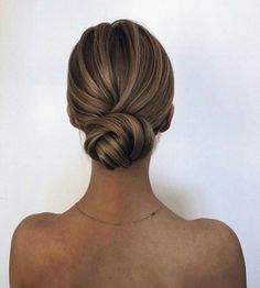 Veil Hairstyles, Updos For Medium Length Hair, Penteado Cabelo Curto, Wedding Hair And Makeup, Bride Hairstyles, Trendy Hairstyles, Hair Updos, Bun Hairstyles