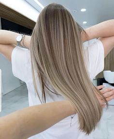 Balayage Straight Hair, Perfect Blonde Hair, Summer Blonde Hair, Brown Hair Inspo, Ombre Hair Blonde, Brunette Hair With Highlights, Dirty Blonde Hair, Brown Hair With Blonde Highlights, Brown Hair Balayage