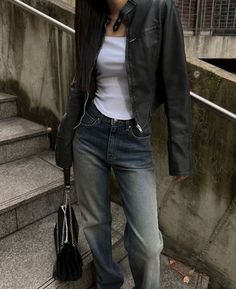 Outfit Leather Jacket, Looks Hip Hop, 00s Mode, Leather Jacket Outfits, Looks Street Style, Feminine Outfit