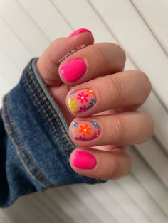 Travel Nails, Nails Flowers, Multicolored Nails, Natural Nail Designs, Plain Nails, Cute Simple Nails, Simple Gel Nails, Summery Nails, Really Cute Nails