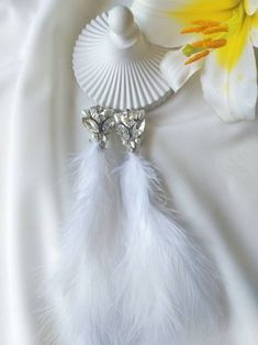 Natural earrings with swan feathers. Clove fastener with retainer stainless steel. 15 cm* 1.5cm Elegant White Feather Earrings, Elegant Silver Feather Earrings, Ostrich Feather Earrings, Elegant Dangle Feather Earrings, Adjustable Silver Feather Earrings, Pretty Earrings Dangle, Bird Pins, Heart Pin, Nature Earrings