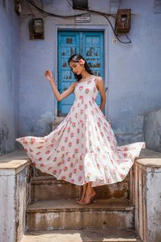 "This full-length, sleeveless dress, made from luxurious cotton, offers both comfort and style and is the epitome of a classic white sundress. With two side pockets, a waist belt for a perfect fit, and a tiered design with lining, it embodies grace and sophistication while being fun. The delightful combination of bhoota prints and vibrant blooming florals evokes a sense of romance and the carefree spirit of summer. Our favourite dress for wedding guests! This dress comes in two colour variations. Sangeeta is 5'9\" and wears size S. There are only 30 pieces made so this dress is truly one of a kind! Check our website for more details on our brand and how we work with fair trade. www.raahiliving.com 100% Organic cotton Waist belt detail Fitted bodice Sleeveless Side pockets Lined Hand-block Sundress Women, Summer Dress Floral, Maxi Dress White, Dress For Wedding, White Sundress, Printed Clothing, Printed Summer Dresses, Maxi Robes, Floral Color