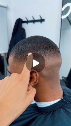 Haircut Videos, Haircut Designs For Men, Being Consistent, Wavy Hair Men, Mens Haircut, Instagram Men, Haircut Designs, Haircuts For Wavy Hair, Guy Gifs