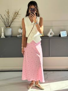 Pink Maxi Skirt Outfit, Maxi Skirt White, Vacation Outfits Women, Pink Maxi Skirt, Casual Day Outfits, Pink Maxi, Casual Chic Outfit, Skirt White