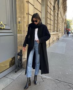 French Winter Outfits, French Winter Fashion, Coat Outfit Ideas, Long Coat Outfit, Look Adidas