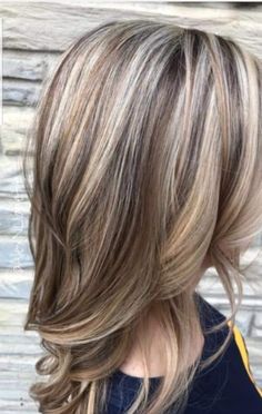 Balayage Blonde, Brown Hair With Blonde Highlights, Gray Hair Highlights, Blonde Hair With Highlights, Hair Color Highlights, Trendy Hair Color, Brown Blonde Hair, Penteado Cabelo Curto, New Hair Colors