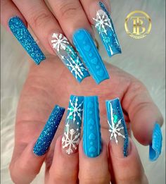 Turquoise Christmas Nails, Blue Christmas Nails Acrylic, Blue And White Christmas Nails, Blue Christmas Nails Winter, Ice Blue Nails Winter, Christmas Party Nails, Acrylic Nail Designs Classy, Family Shorts, Grow Long Nails