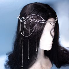 --EXPRESS SHIPPING available at checkout. Delivery times in 1/3 business days!-- Step into the elven enchantment with our handmade silver tiara. Crafted with 2 mm medium-hard aluminum wire, it maintains its shape yet easily molds to the head with gentle pressure. Nickel-free, it resists tarnishing and retains its color over time. The back closure features a lobster clasp, allowing for adjustment to any head circumference. Delicate chains on the sides form a beautiful motif, culminating in lumino Silver Fantasy Jewelry, Elf Crown, Elven Crown, Elven Tiara, Bohemian Weddings, Elven Jewelry, Tiara Bridal, Metal Crown, Silver Tiara