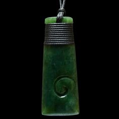 Ewan Parker Jade Toki w Engravings Maori Symbols, Art Place, Zen Gifts, Dremel Carving, Talisman Pendant, Ancient Technology, Bone Art, Bone Carving, Jade Carving