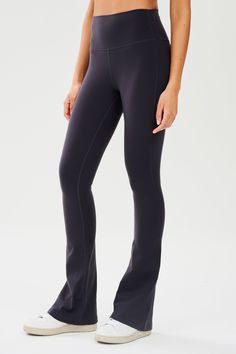 Our high waist Raquel shapes the waist line, elongates and slims on the body. The 4-way stretch supplex fabric is supportive and opaque for a confident workout. BEST FOR: yoga, CrossFit, barre, Pilates and gym workouts. Model is 5'10 and wears a size small, 32" length. Good Quality Leggings, Pilates Outfit, Free Reign, Pilates Clothes, Simple Outfits For School, Barre Pilates, Flare Legging, Sports Wear Women, Flared Leggings