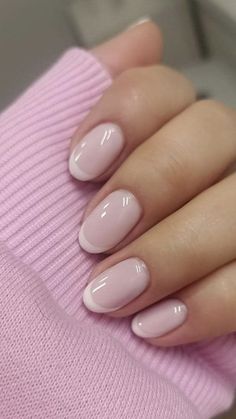 Minimalist Nails Oval Short, Simple Elegant French Nails, Simple Spring Manicure, Short Oval Ombre Nails, Short Oval Nails French, Minimalist Nails Spring 2024, Spring Time Nails Short, Clean Spring Nails, Pink French Short Nails