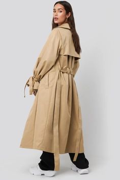 Volume Trenchcoat Beige | na-kd.com Revolver Ocelot, Fall Fit, Tie Knots, Na Kd, Waist Belt, Jean Outfits, Duster Coat, Knot