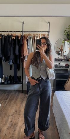 10 Looks Colete de Tricot para se inspirar! Looks Colete de Tricot Outfit Look, Spring Summer Outfits, Outfits Casuales, Look Fashion, Classy Outfits, Everyday Outfits, Spring Summer Fashion