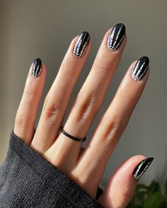 Short Almond Witchy Nails, Skeleton Hand Nail Art, Halloween Bride Nails, September Halloween Nails, Gel X Nails Halloween, Black Skeleton Nails, Salem Nails Ideas, Fall Nails Halloween October, Salem Nail Ideas